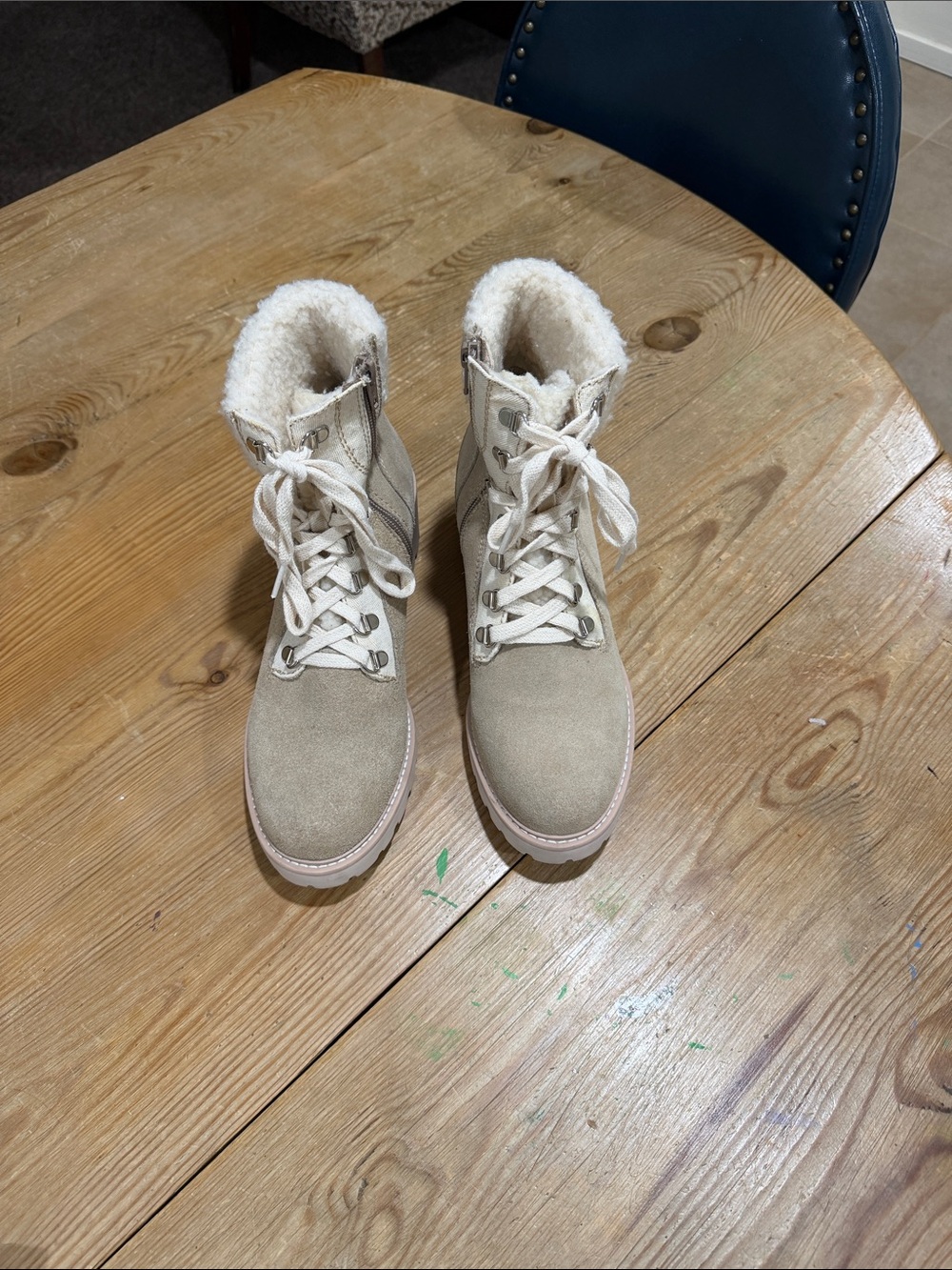 Women’s  Faux-Shearling Lace-Up Winter Boots in Cream